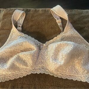 Playtex no- wire 46c Elegant Cream Lace Bra